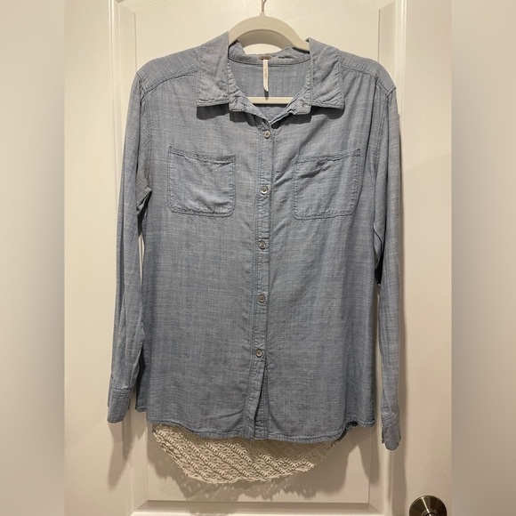 Free People Tops - Free People Slubby Chambray Lace Back trip shirt size S